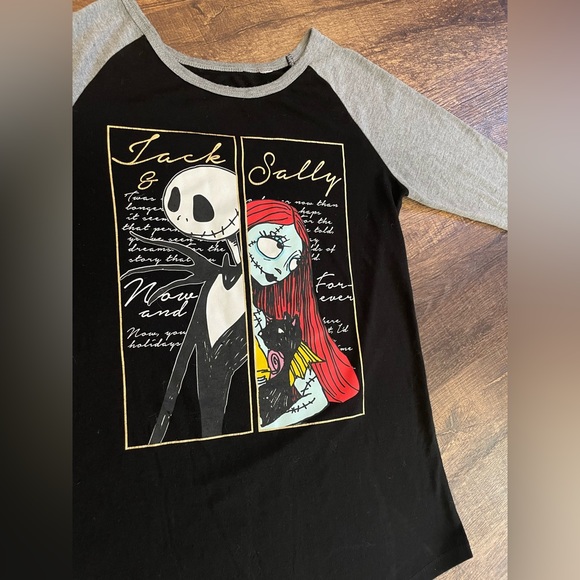 2🍒/$36~Disney's Jack & Sally Long Sleeve Top~ Medium - Picture 4 of 7